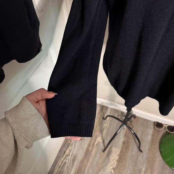 St. John Sport Round Neck Long Sleeve Knit Top sz M - Picture 7 of 9